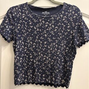 Hollister Women's Navy Floral Short Sleeve Tee